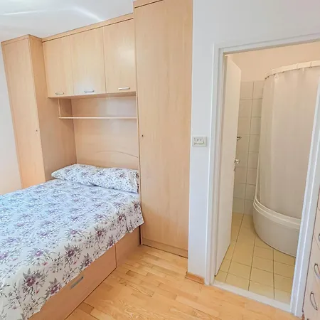 Gundula In The Heart Of * Split