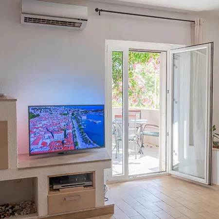 Gundula In The Heart Of *